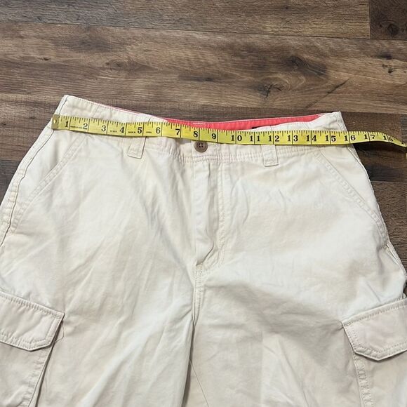 Vineyard Vines cargo shorts size 32 - Picture 4 of 6